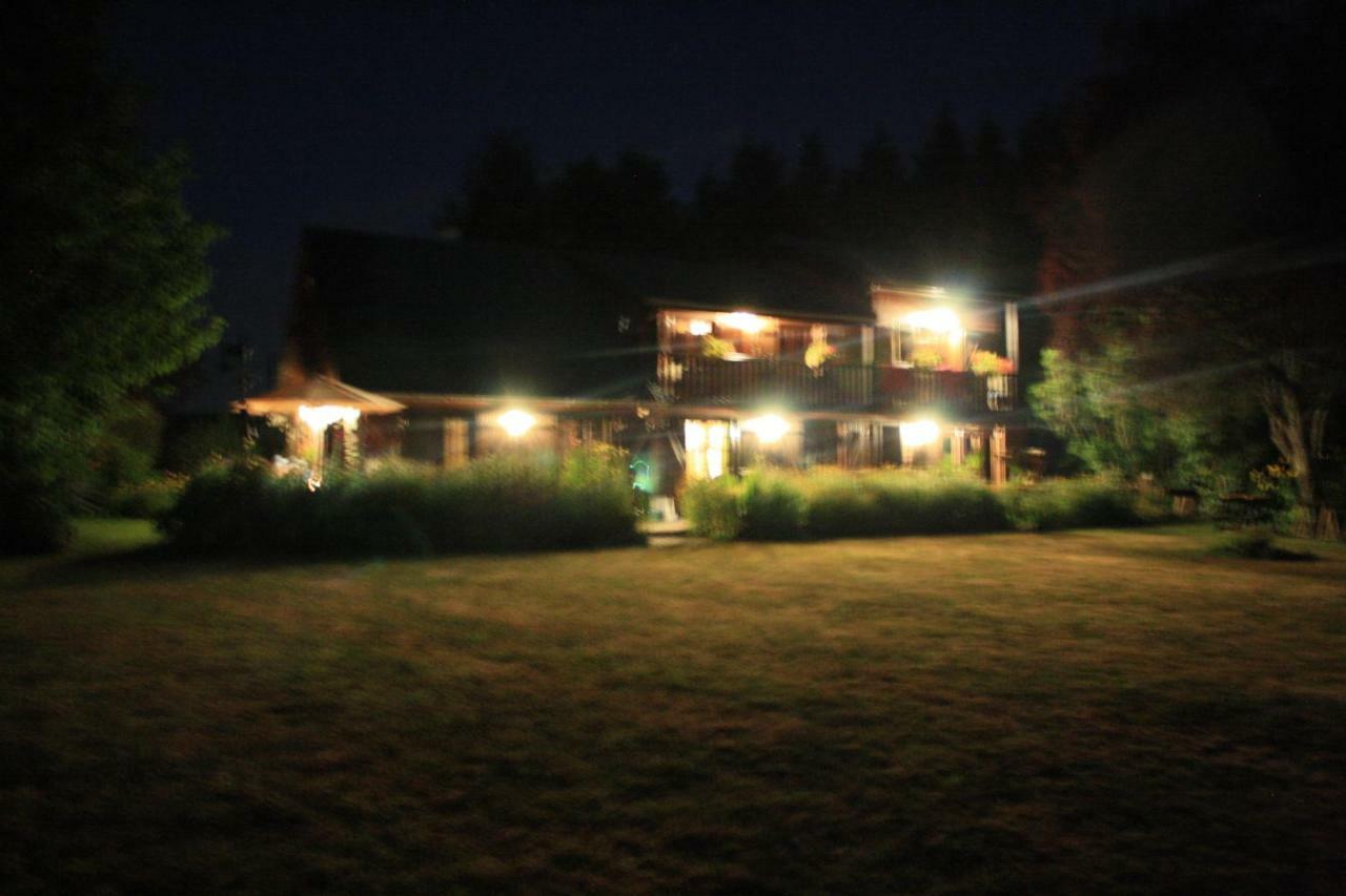 Spruce Lake Sauviat-sur-Vige Zewnętrze zdjęcie