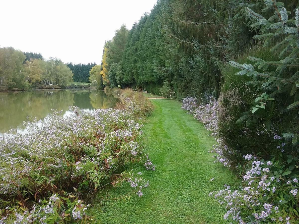 Spruce Lake Sauviat-sur-Vige Zewnętrze zdjęcie